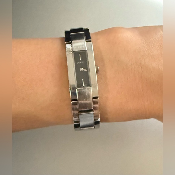 Gucci 4600L Series Women's Stainless Steel watch, pre-owned - Picture 2 of 14